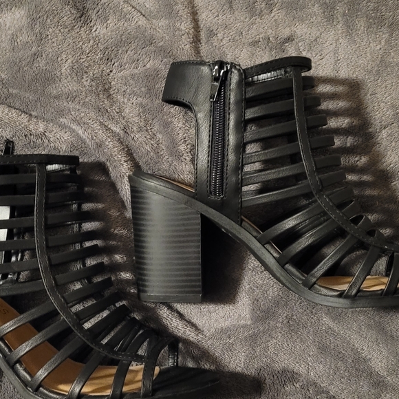 Black heels - Picture 6 of 6